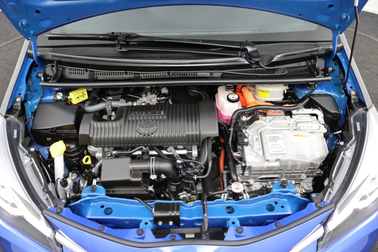 Toyota Yaris - 1.5 Hybrid BI-Tone 33