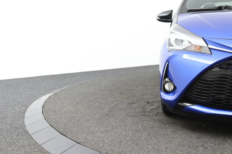 Toyota Yaris - 1.5 Hybrid BI-Tone 36