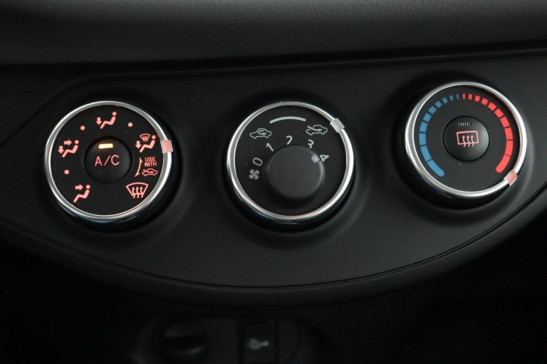 Toyota Yaris - 1.0 VVT-i Aspiration 7