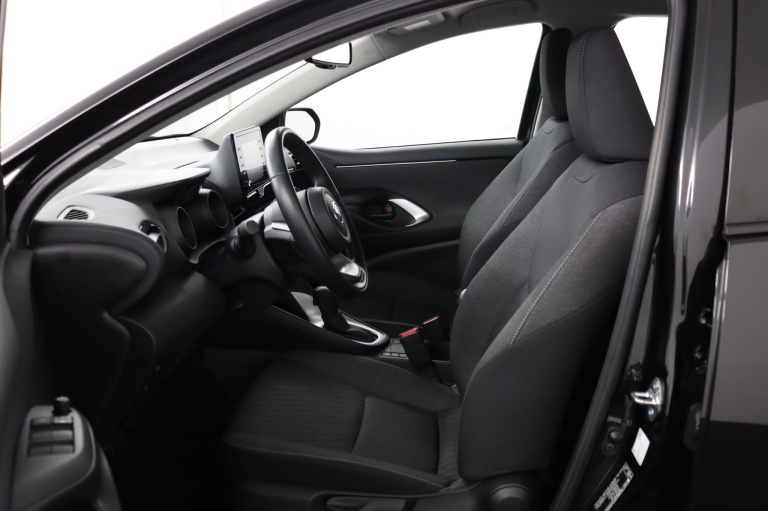 Toyota Yaris - 1.5 Hybrid Dynamic 17