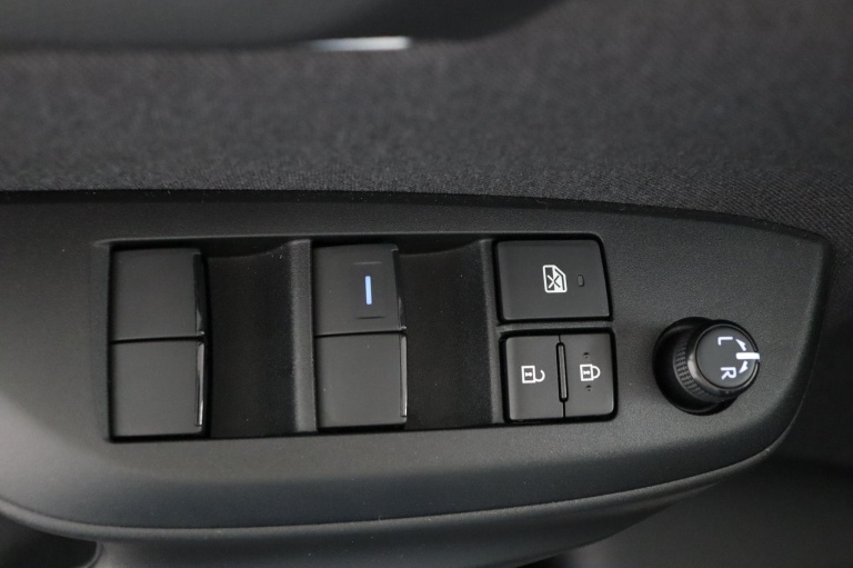 Toyota Yaris - 1.5 Hybrid Dynamic 28