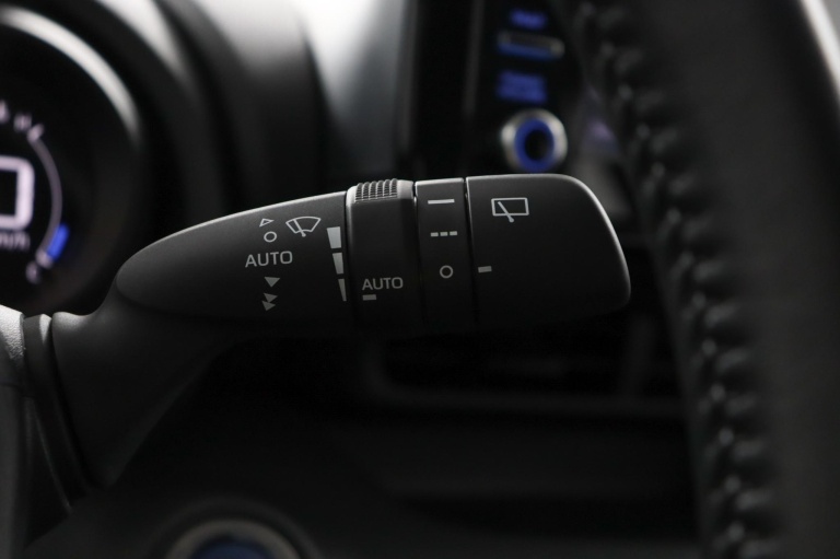 Toyota Yaris - 1.5 Hybrid Dynamic 31