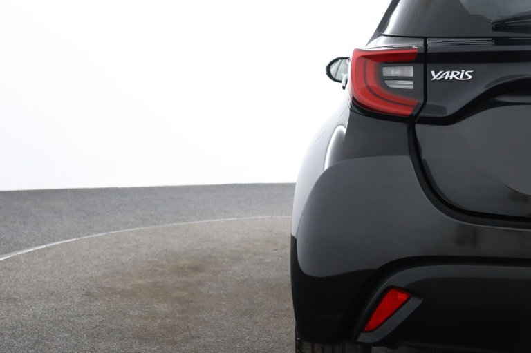 Toyota Yaris - 1.5 Hybrid Dynamic 37