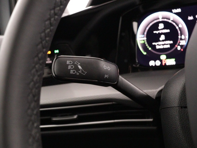 Volkswagen Golf - 1.5 eHybrid 50 Edition