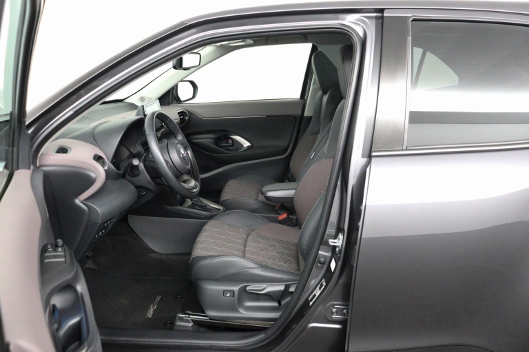 Toyota Yarsi Cross - 1.5 Hybrid Executive 16