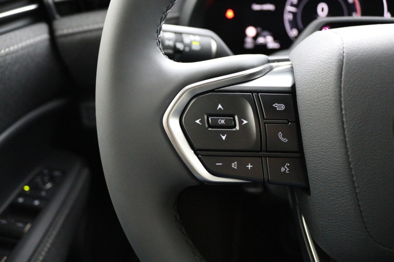 Lexus LBX - Business Line 2WD  18