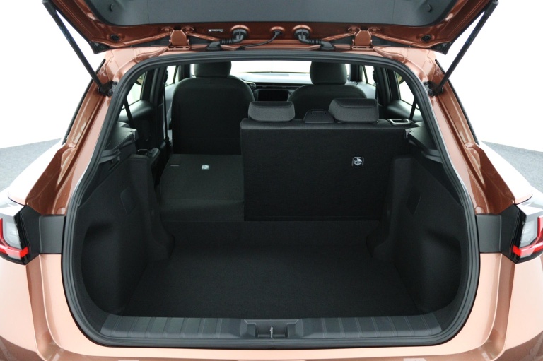 Lexus LBX - Business Line 2WD  23