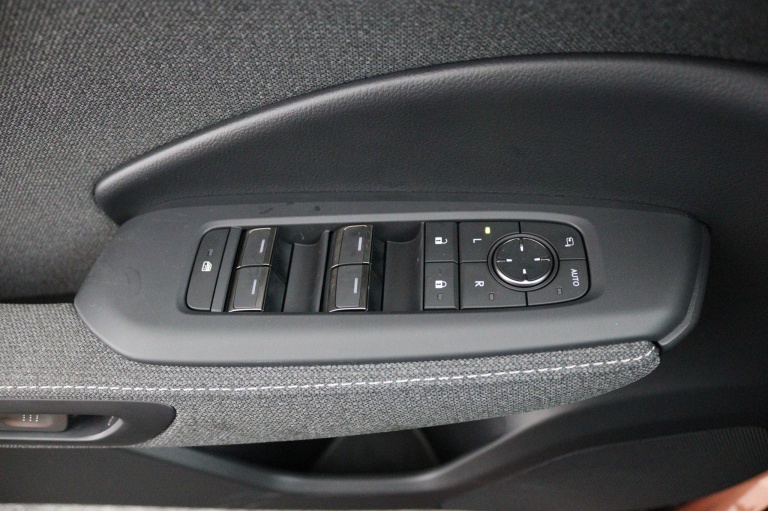 Lexus LBX - Business Line 2WD  27