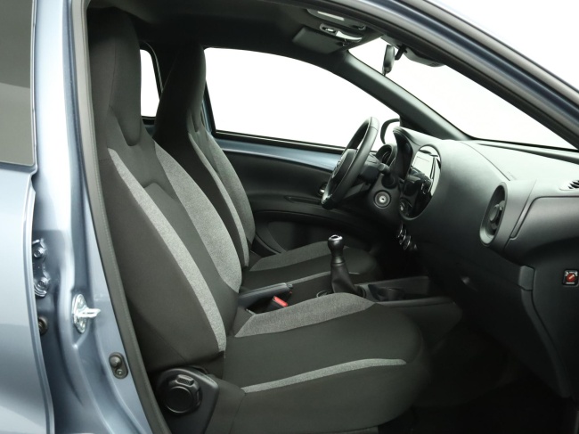 Toyota Aygo X - 1.0 VVT-i MT Play