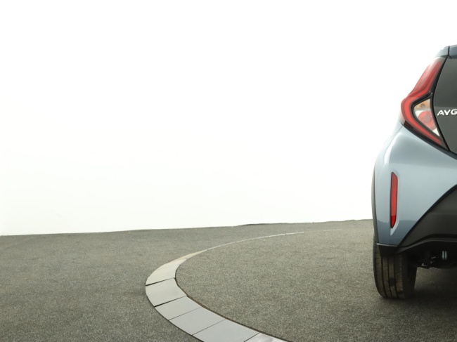Toyota Aygo X - 1.0 VVT-i MT Play