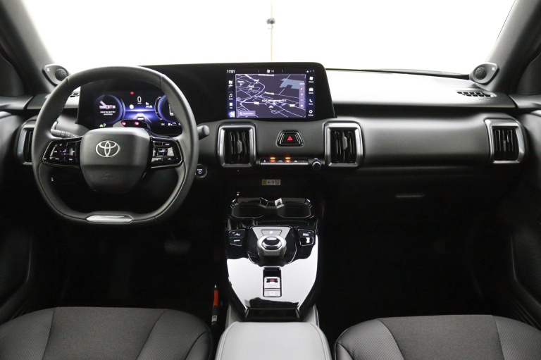 Toyota Urban Cruiser - Executive 61 kWh 14