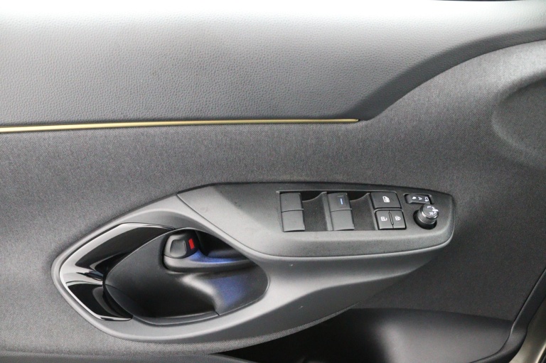 Toyota Yaris Cross - 1.5 Hybrid Adventure 32