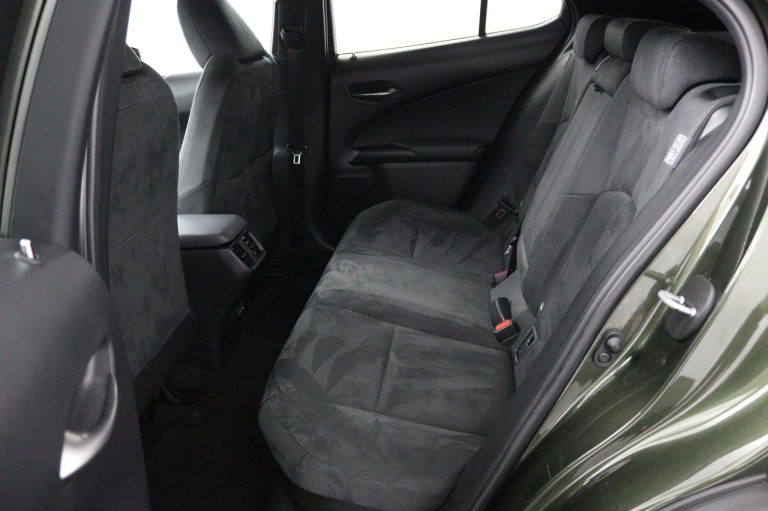 Lexus UX - 250h Business Line 18