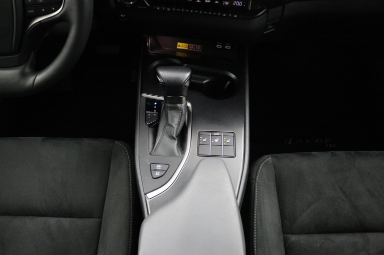 Lexus UX - 250h Business Line 26