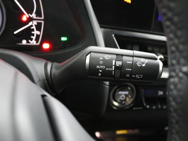 Lexus UX - 250h Business Line