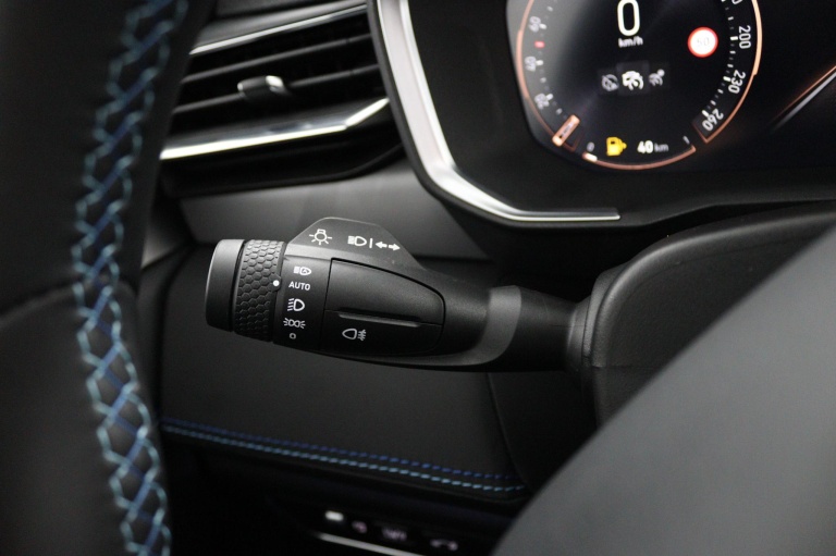 Lynk & Co 01 - 1.5 28