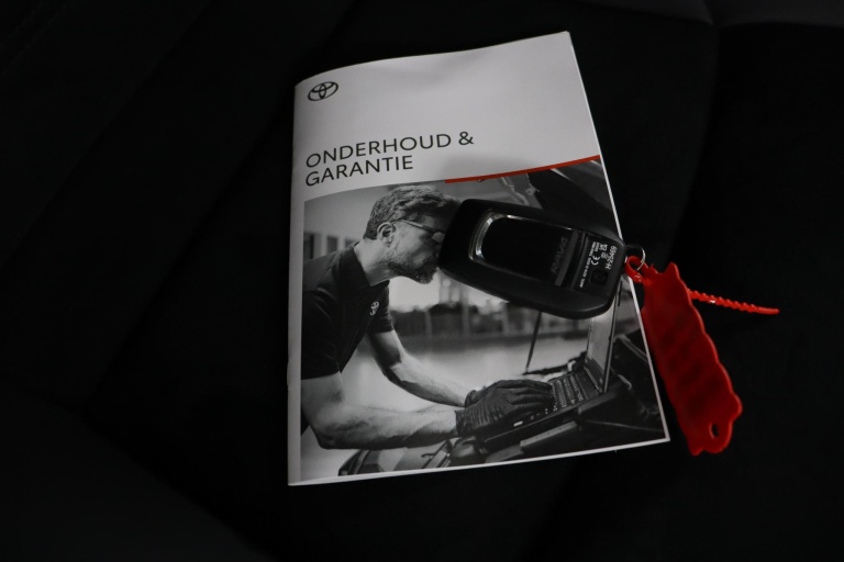 Toyota RAV4 - 2.5 Plug-in Hybrid AWD GR SPORT 11