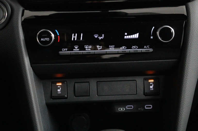 Toyota Yaris Cross - 1.5 Hybrid 115 Dynamic 48