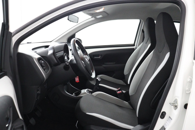 Toyota Aygo - 1.0 VVT-i x-play 14