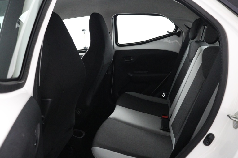 Toyota Aygo - 1.0 VVT-i x-play 16