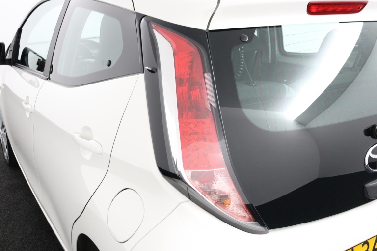 Toyota Aygo - 1.0 VVT-i x-play 37