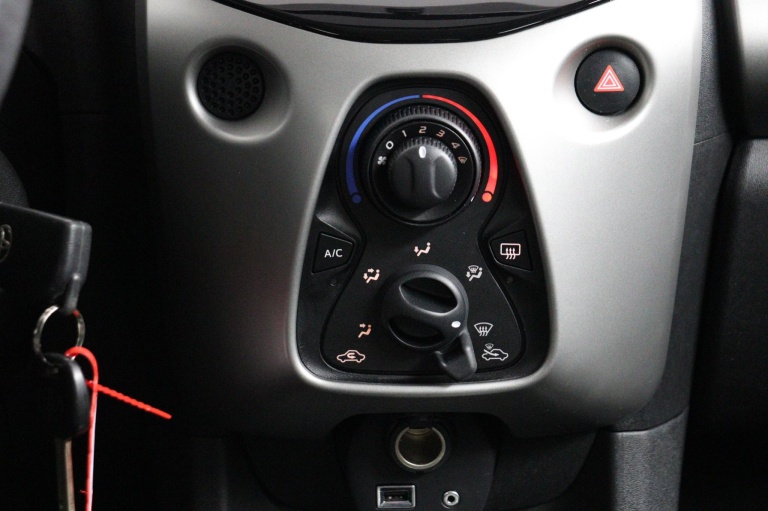 Toyota Aygo - 1.0 VVT-i x-play 47