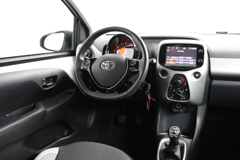 Toyota Aygo - 1.0 VVT-i x-play 49