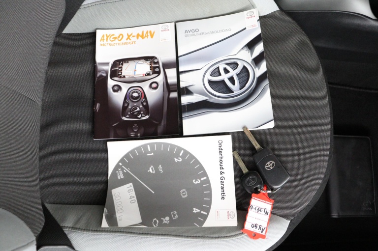 Toyota Aygo - 1.0 VVT-i x-play 9