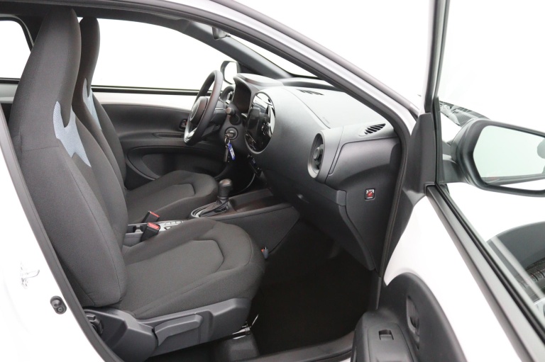 Toyota Aygo X - Hybrid 115 play 10