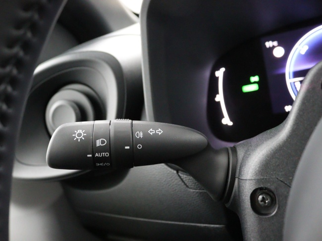 Toyota Aygo X - Hybrid 115 play