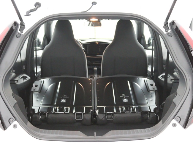 Toyota Aygo X - Hybrid 115 play