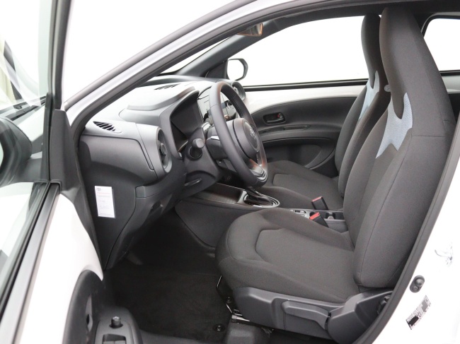 Toyota Aygo X - Hybrid 115 play