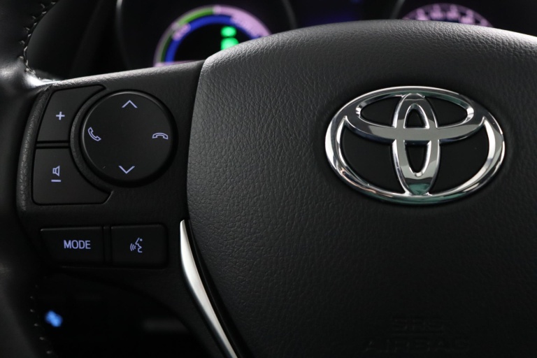 Toyota Auris - 1.8 Hybrid Executive 19