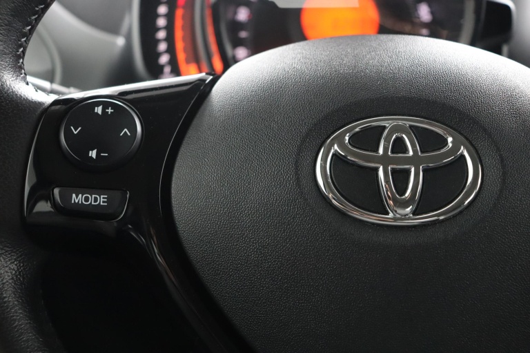 Toyota Aygo - 1.0 VVT-i x-play 23