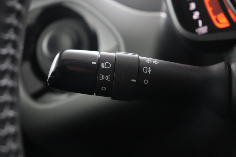 Toyota Aygo - 1.0 VVT-i x-play 32