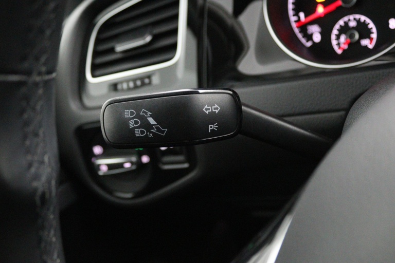 Volkswagen Golf - 1.2 TSI Business Edition 14