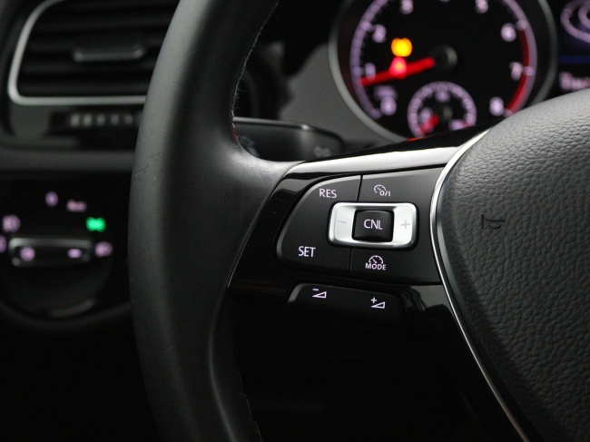 Volkswagen Golf - 1.2 TSI Business Edition