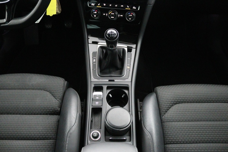 Volkswagen Golf - 1.2 TSI Business Edition 16