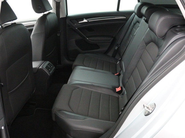 Volkswagen Golf - 1.2 TSI Business Edition