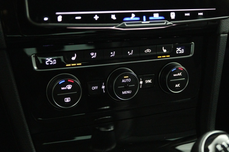 Volkswagen Golf - 1.2 TSI Business Edition 21