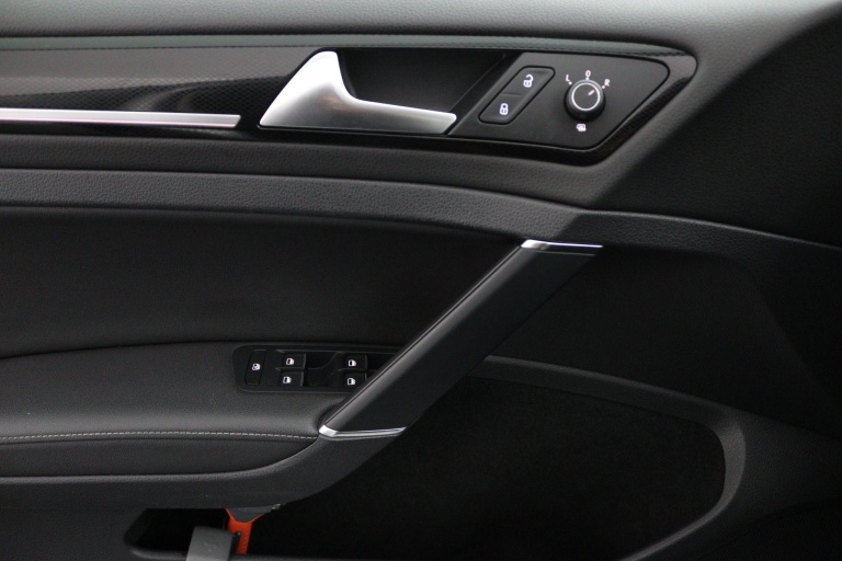 Volkswagen Golf - 1.2 TSI Business Edition 26