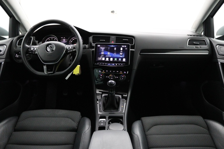 Volkswagen Golf - 1.2 TSI Business Edition 31