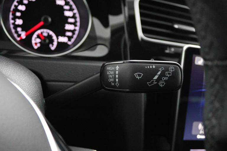 Volkswagen Golf - 1.2 TSI Business Edition 32