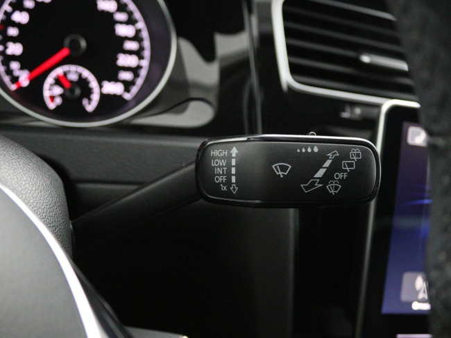 Volkswagen Golf - 1.2 TSI Business Edition