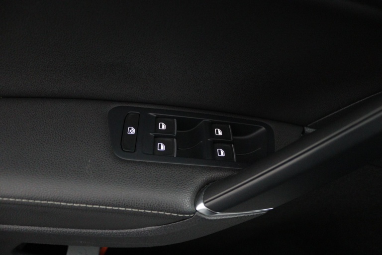 Volkswagen Golf - 1.2 TSI Business Edition 37