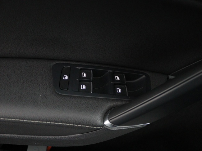 Volkswagen Golf - 1.2 TSI Business Edition