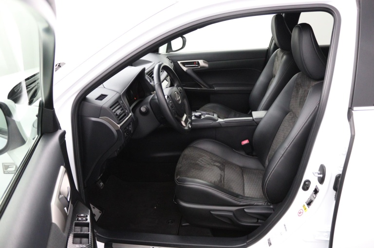 Lexus CT - 200h F Sport Line 17