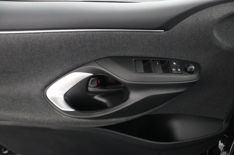 Toyota Yaris - 1.5 VVT-i First Edition 29