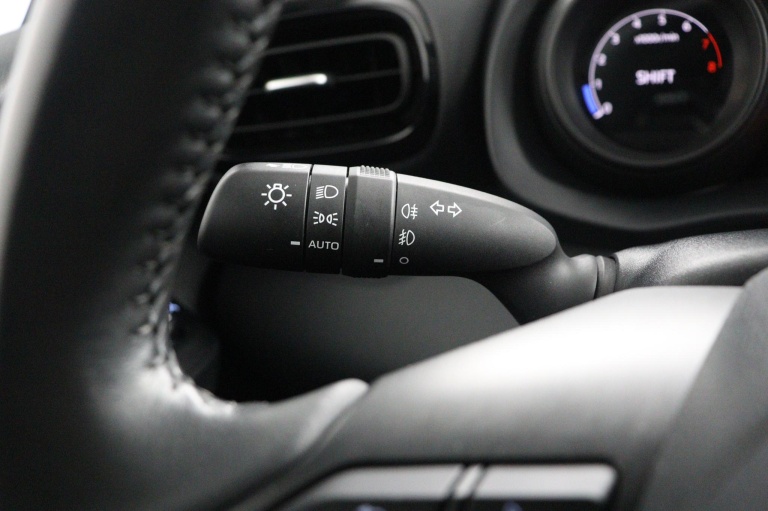 Toyota Yaris - 1.5 VVT-i First Edition 32