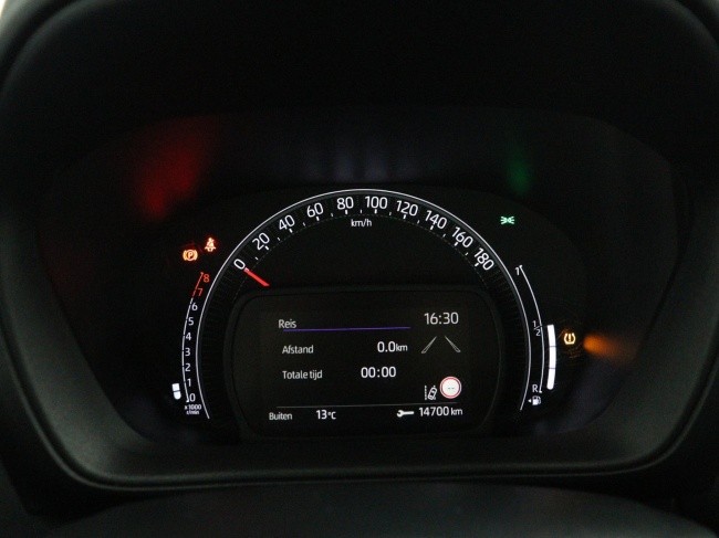 Toyota Aygo X - 1.0 VVT-i MT Play